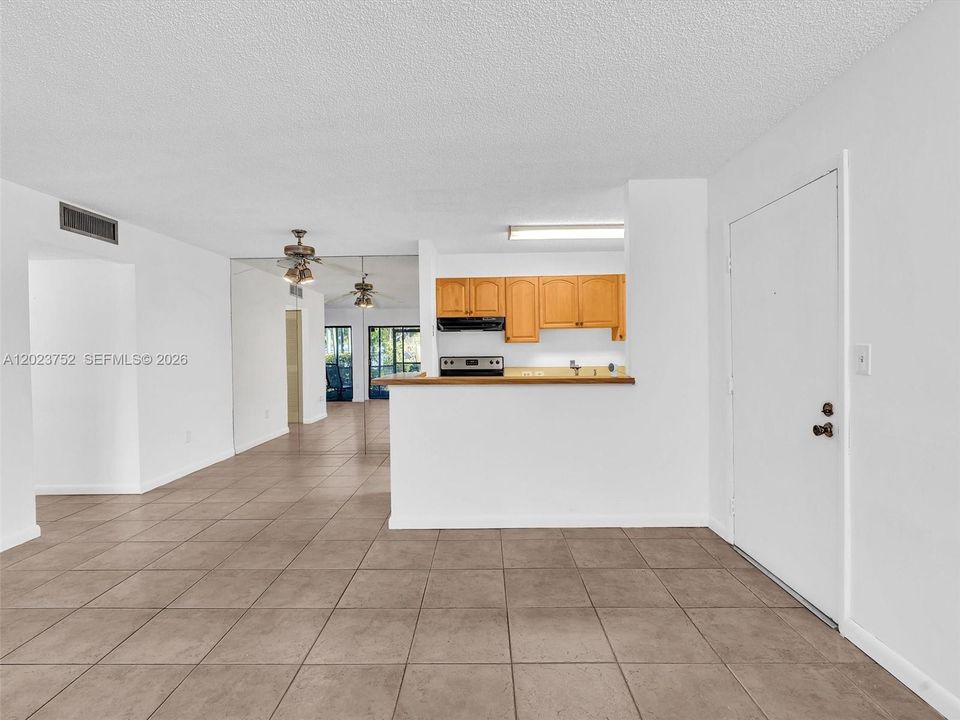 En Venta: $199,700 (2 camas, 2 baños, 835 Pies cuadrados)
