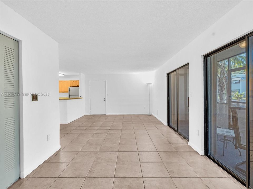 En Venta: $199,700 (2 camas, 2 baños, 835 Pies cuadrados)