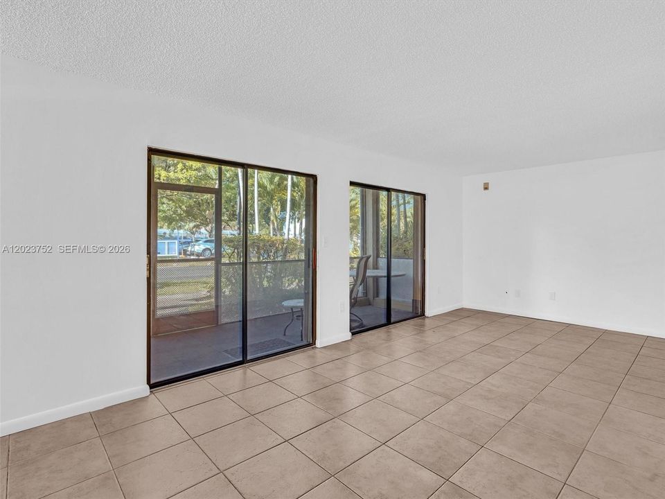 En Venta: $199,700 (2 camas, 2 baños, 835 Pies cuadrados)