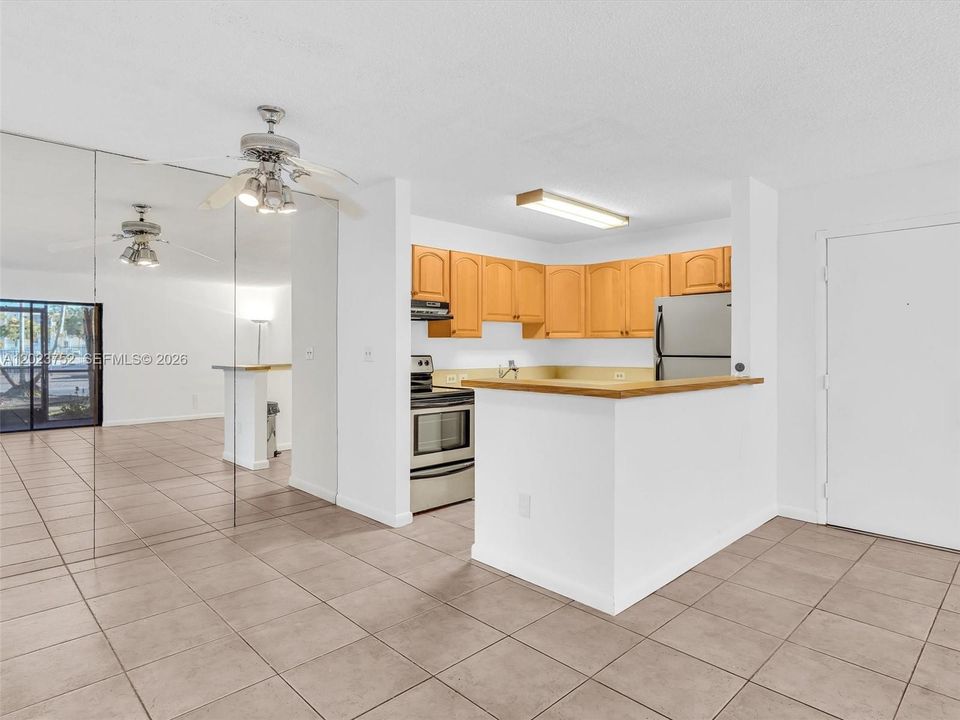 En Venta: $199,700 (2 camas, 2 baños, 835 Pies cuadrados)