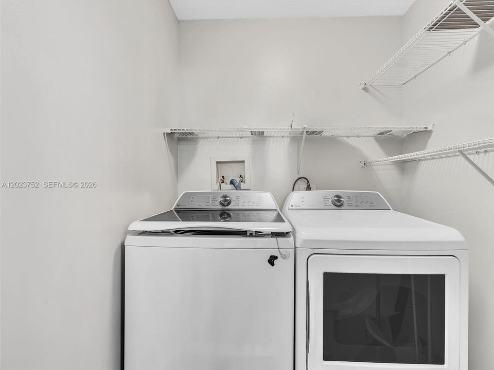 En Venta: $199,700 (2 camas, 2 baños, 835 Pies cuadrados)