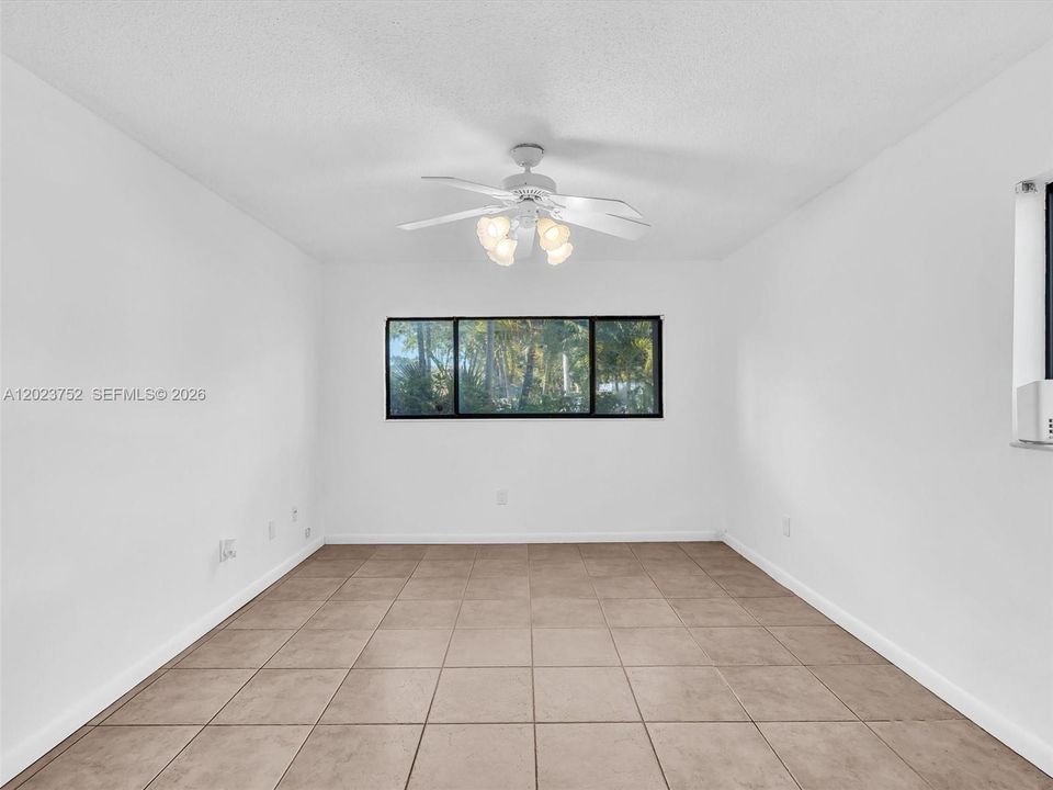 En Venta: $199,700 (2 camas, 2 baños, 835 Pies cuadrados)