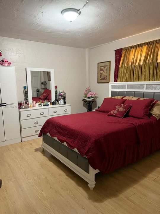 For Sale: $210,000 (1 beds, 1 baths, 629 Square Feet)