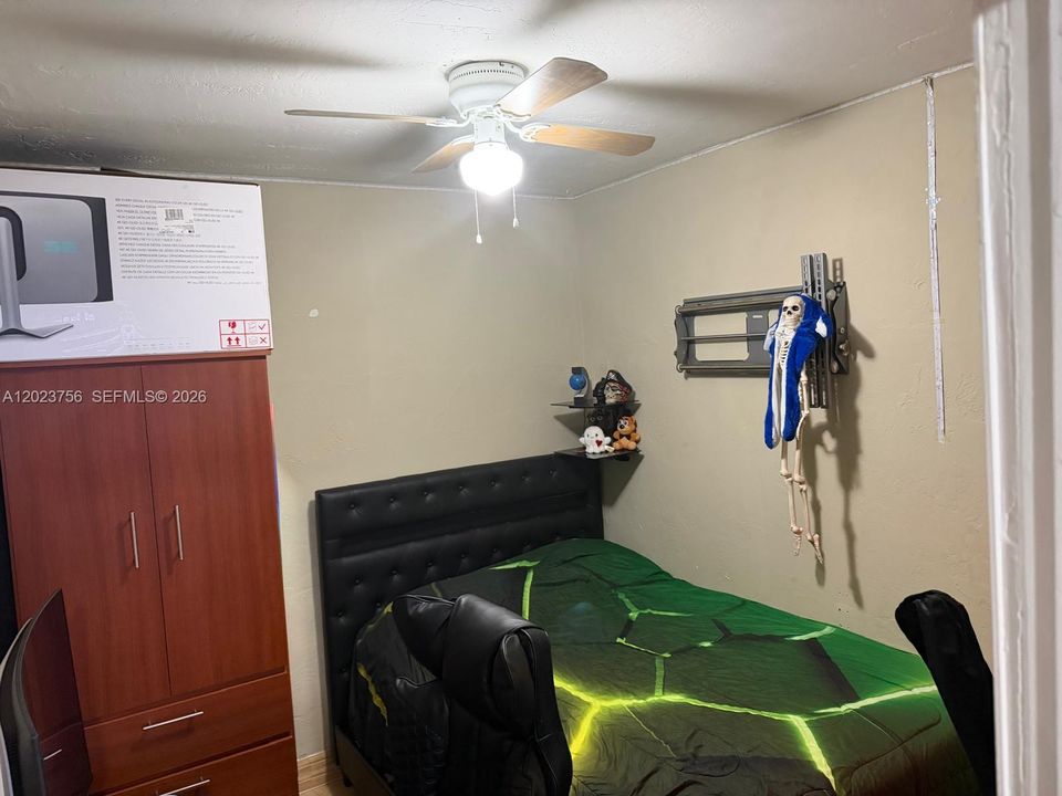 For Sale: $210,000 (1 beds, 1 baths, 629 Square Feet)