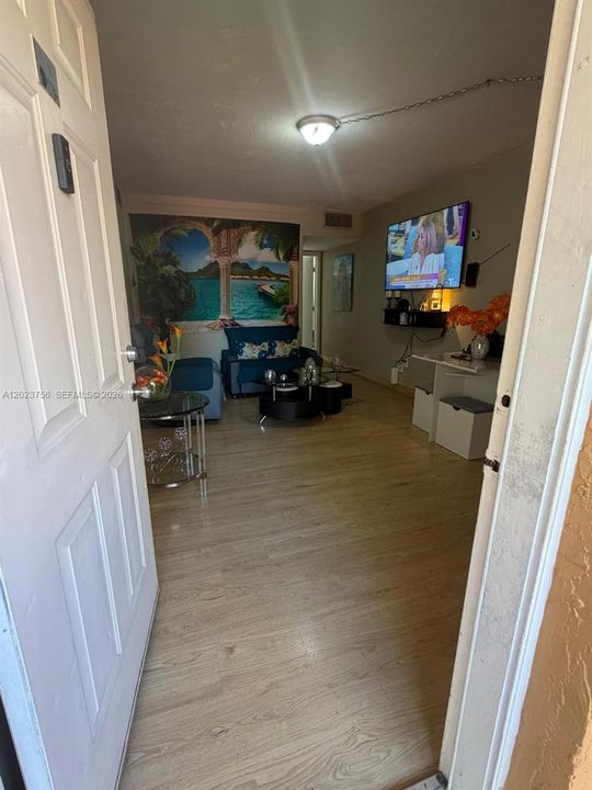 For Sale: $210,000 (1 beds, 1 baths, 629 Square Feet)