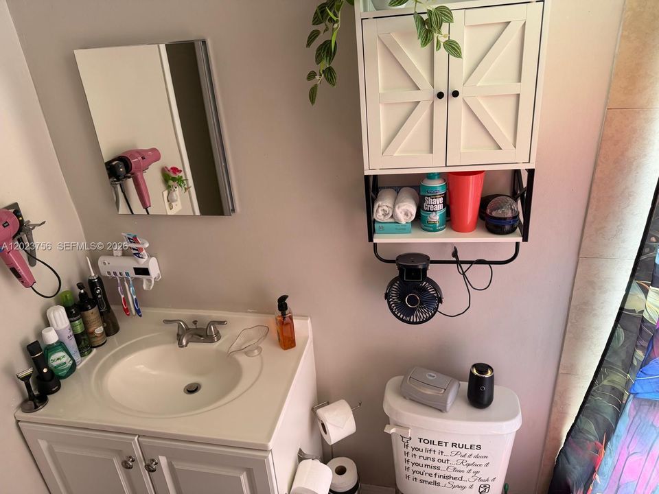 For Sale: $210,000 (1 beds, 1 baths, 629 Square Feet)