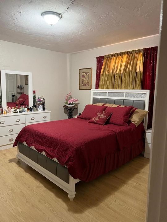 For Sale: $210,000 (1 beds, 1 baths, 629 Square Feet)