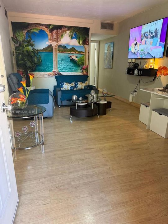 For Sale: $210,000 (1 beds, 1 baths, 629 Square Feet)