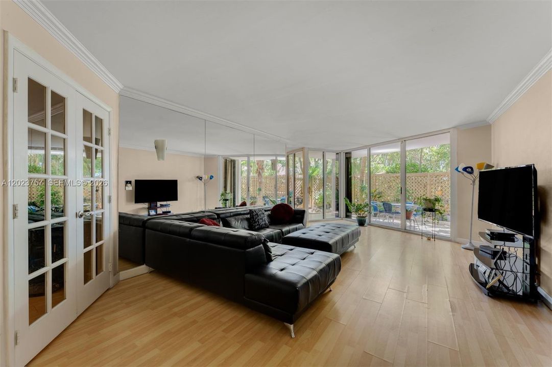 For Rent: $3,900 (1 beds, 1 baths, 1200 Square Feet)