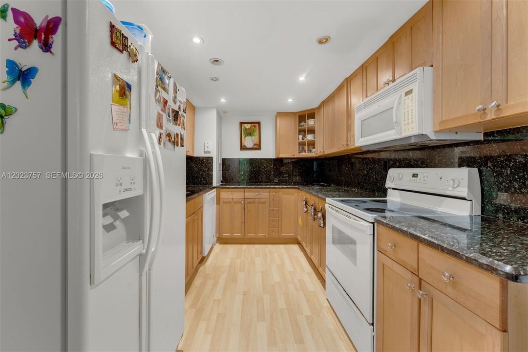 For Rent: $3,900 (1 beds, 1 baths, 1200 Square Feet)