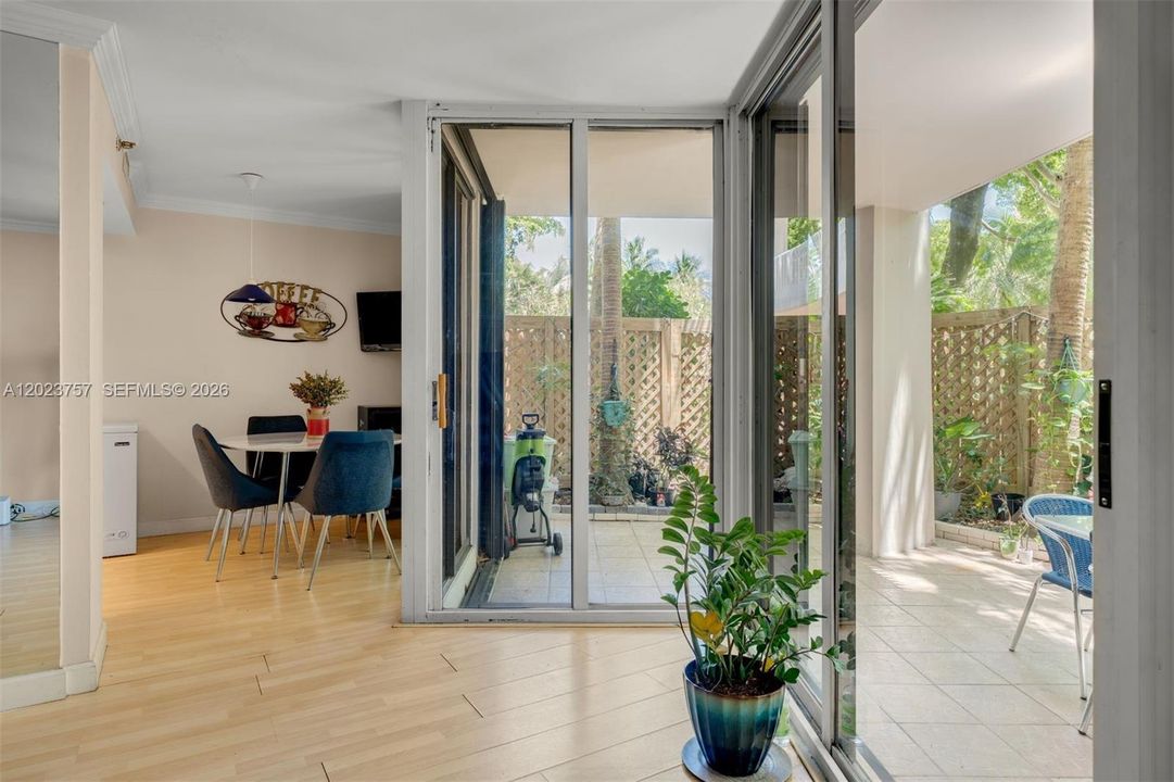 For Rent: $3,900 (1 beds, 1 baths, 1200 Square Feet)