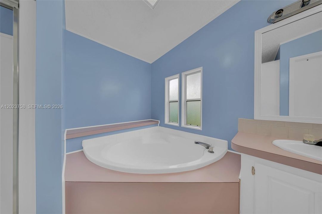 For Sale: $280,000 (3 beds, 2 baths, 1690 Square Feet)