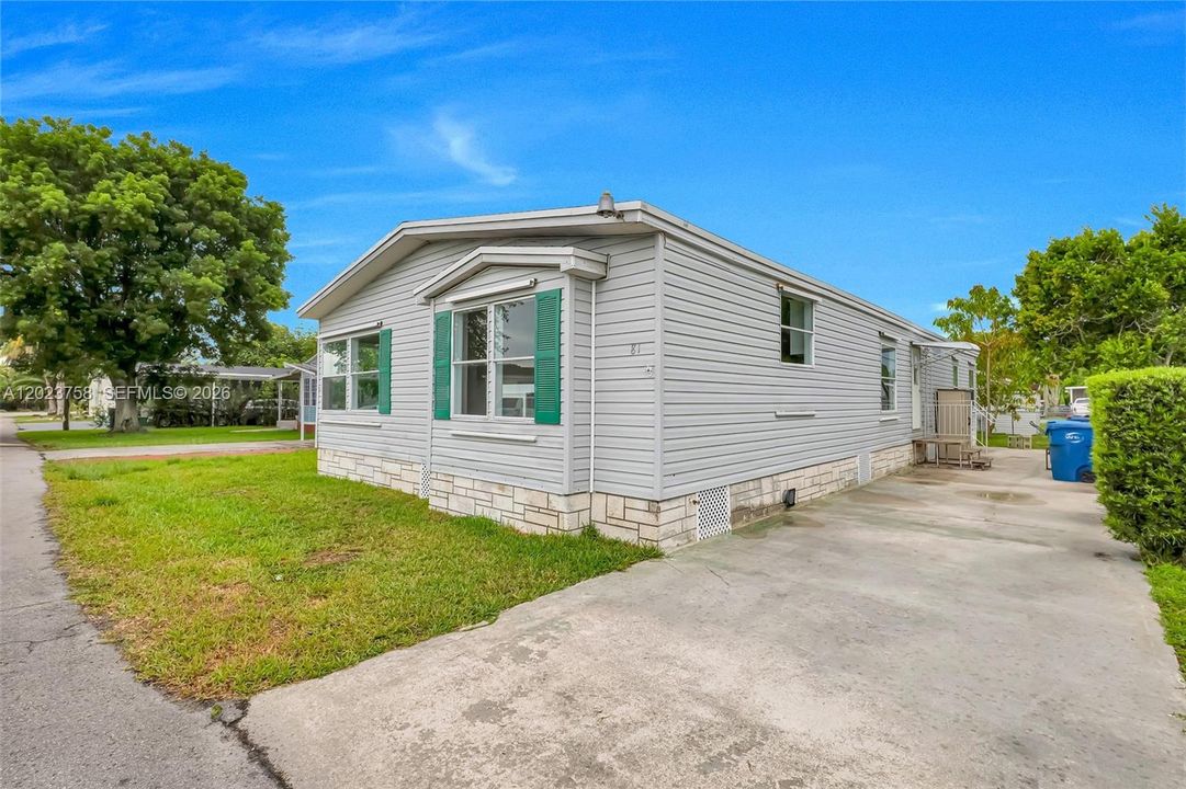 For Sale: $280,000 (3 beds, 2 baths, 1690 Square Feet)