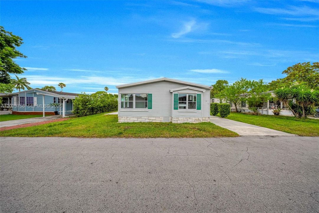 For Sale: $280,000 (3 beds, 2 baths, 1690 Square Feet)