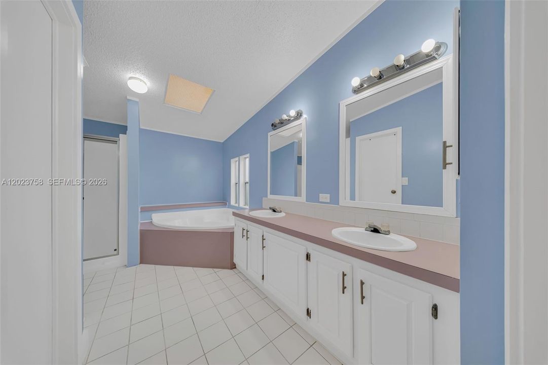 For Sale: $280,000 (3 beds, 2 baths, 1690 Square Feet)