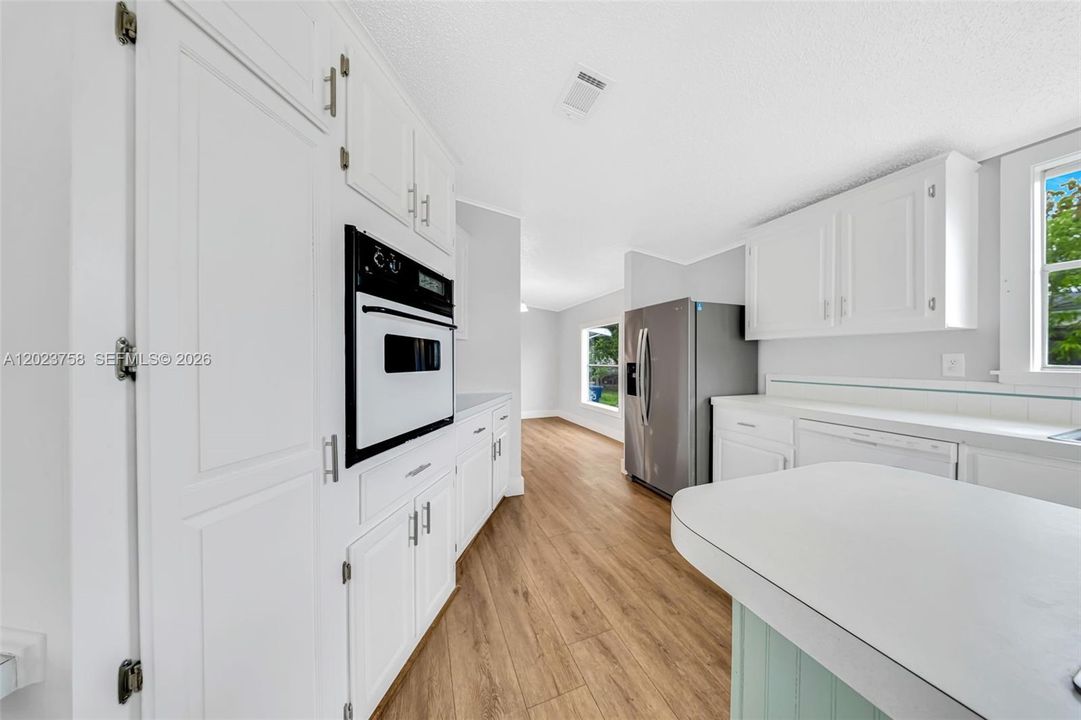 For Sale: $280,000 (3 beds, 2 baths, 1690 Square Feet)