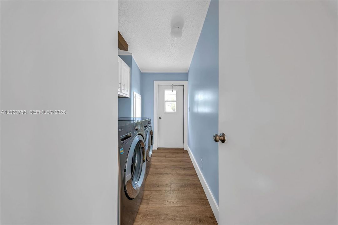 For Sale: $280,000 (3 beds, 2 baths, 1690 Square Feet)