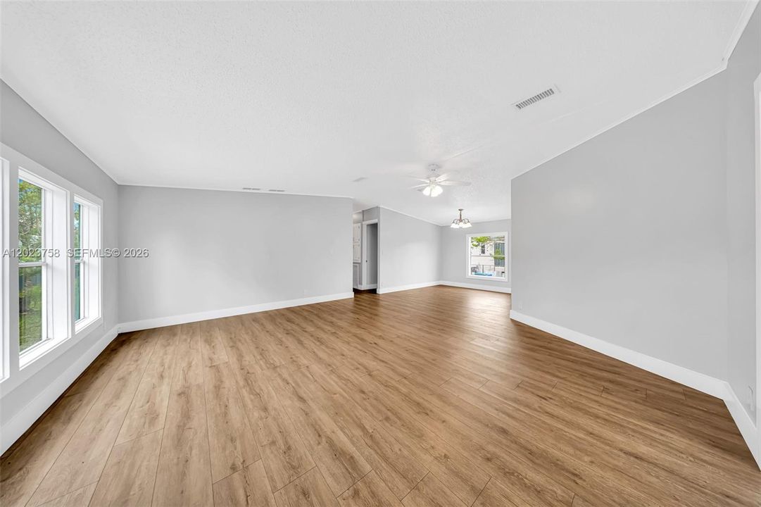 For Sale: $280,000 (3 beds, 2 baths, 1690 Square Feet)