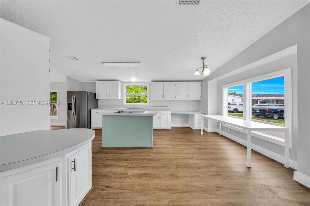 For Sale: $280,000 (3 beds, 2 baths, 1690 Square Feet)