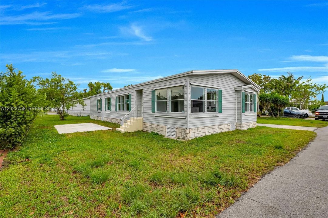 For Sale: $280,000 (3 beds, 2 baths, 1690 Square Feet)
