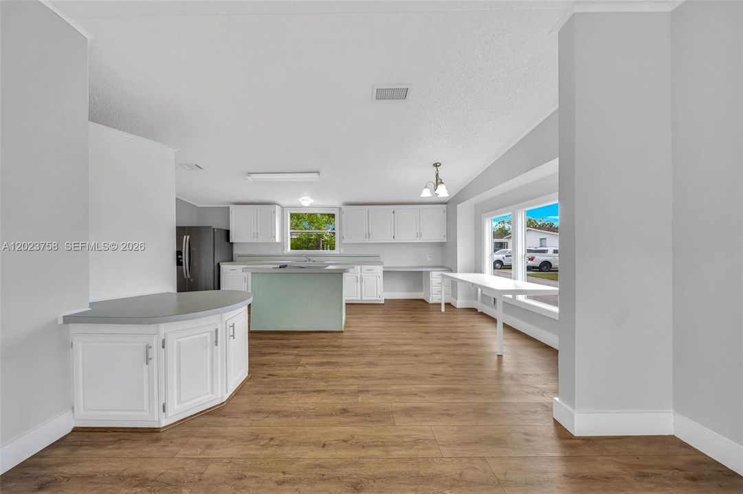 For Sale: $280,000 (3 beds, 2 baths, 1690 Square Feet)
