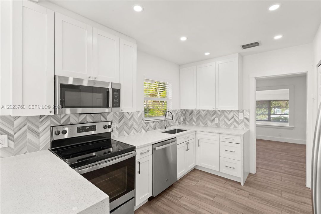 For Sale: $998,000 (2 beds, 1 baths, 1069 Square Feet)