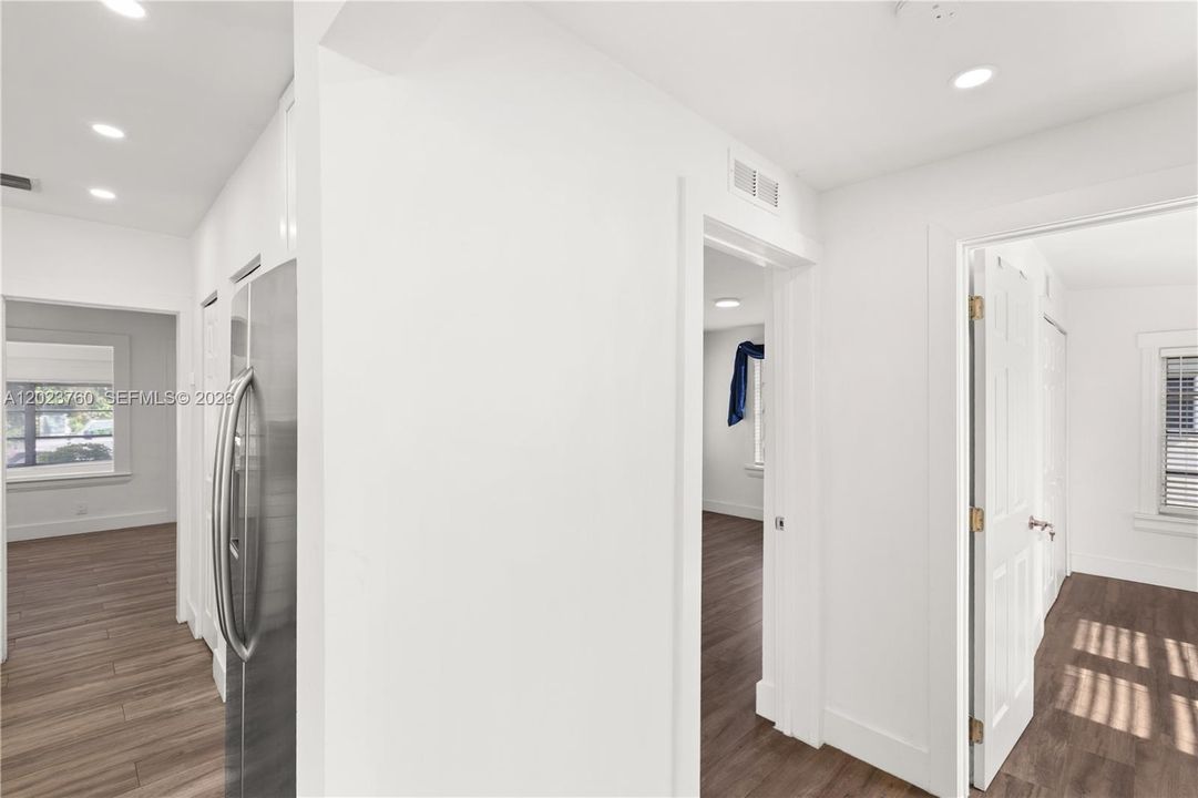 For Sale: $998,000 (2 beds, 1 baths, 1069 Square Feet)
