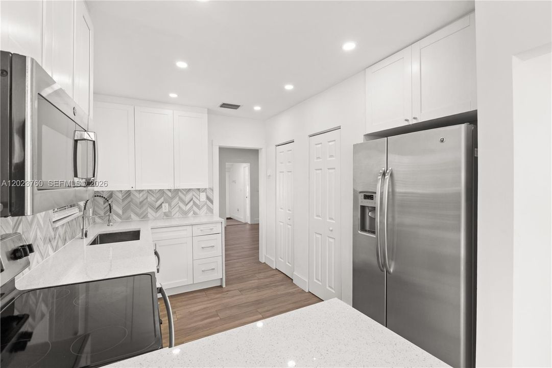 For Sale: $998,000 (2 beds, 1 baths, 1069 Square Feet)