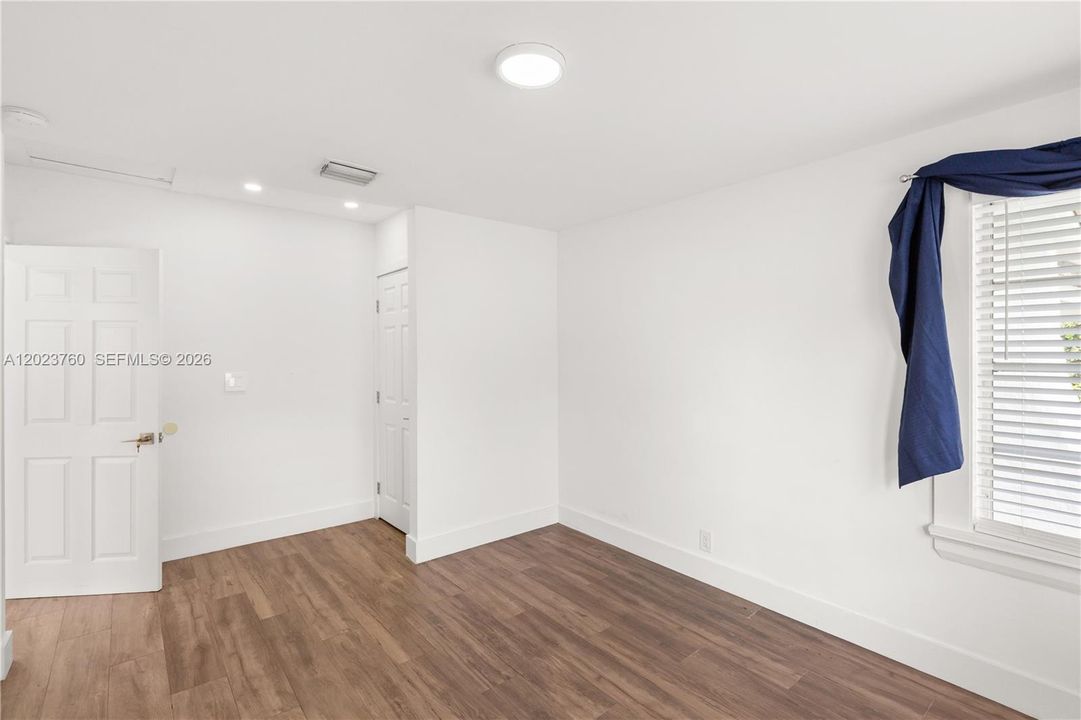 For Sale: $998,000 (2 beds, 1 baths, 1069 Square Feet)