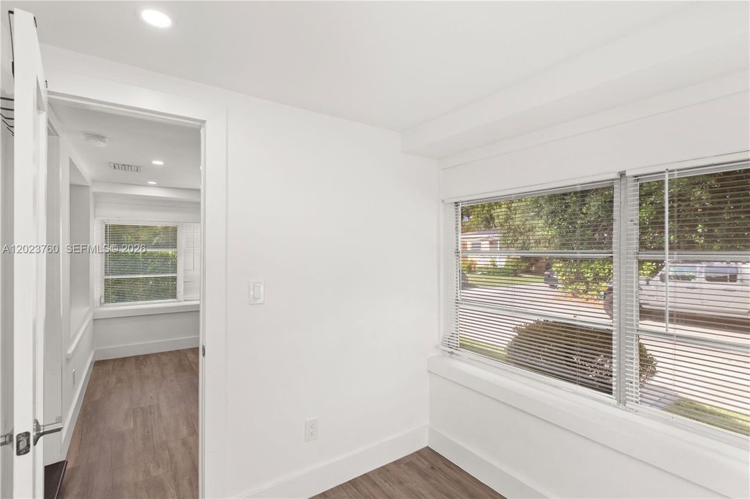 For Sale: $998,000 (2 beds, 1 baths, 1069 Square Feet)