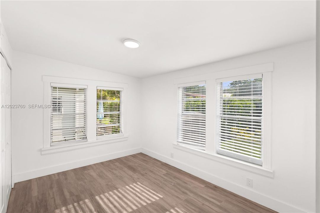 For Sale: $998,000 (2 beds, 1 baths, 1069 Square Feet)