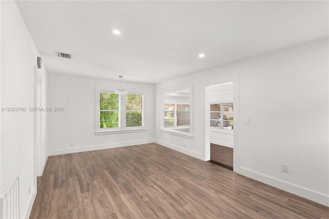 For Sale: $998,000 (2 beds, 1 baths, 1069 Square Feet)