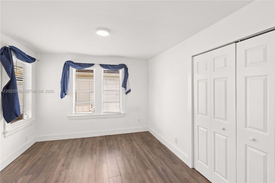 For Sale: $998,000 (2 beds, 1 baths, 1069 Square Feet)