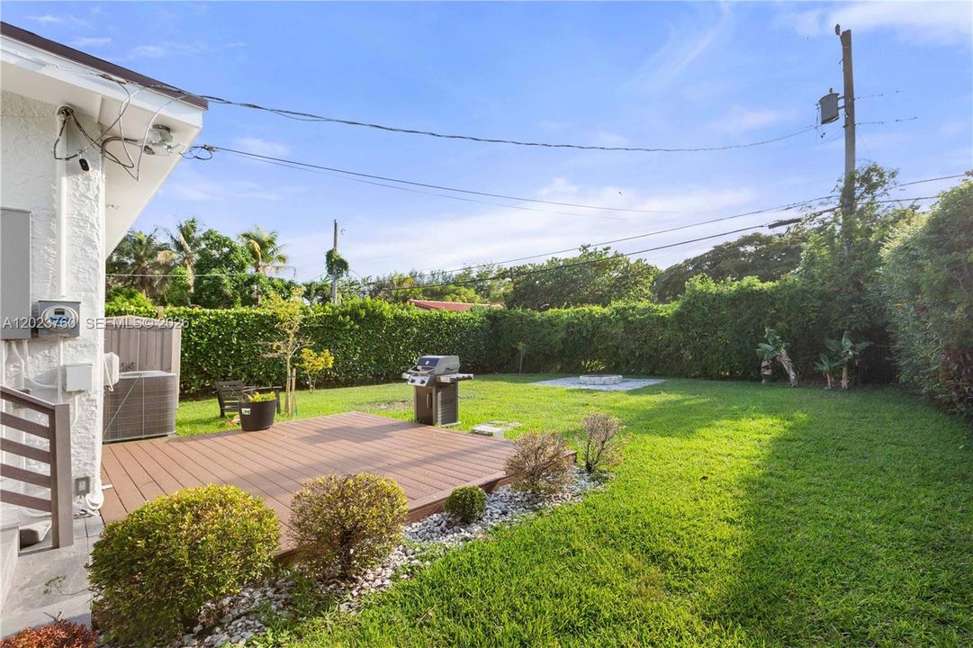 For Sale: $998,000 (2 beds, 1 baths, 1069 Square Feet)