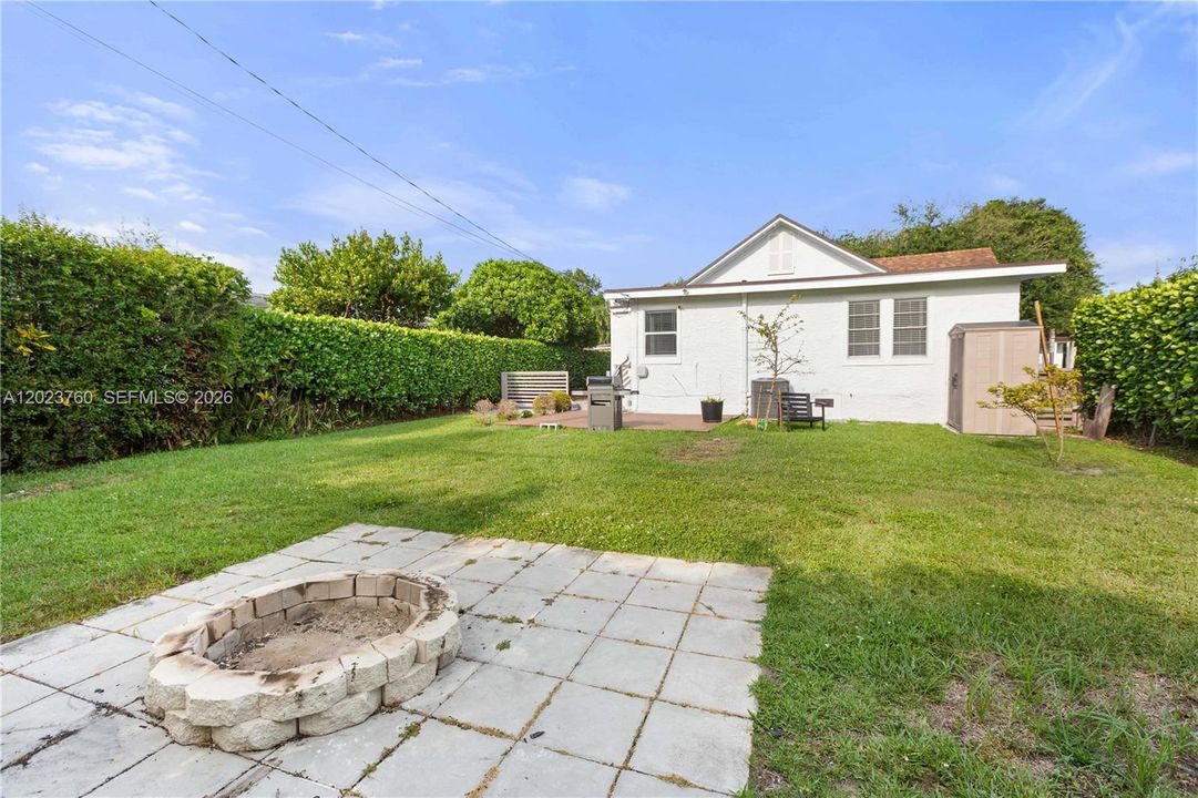 For Sale: $998,000 (2 beds, 1 baths, 1069 Square Feet)