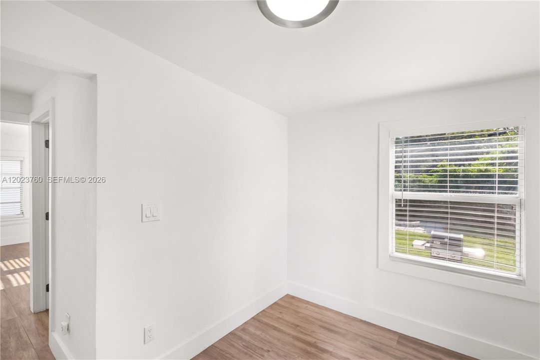 For Sale: $998,000 (2 beds, 1 baths, 1069 Square Feet)