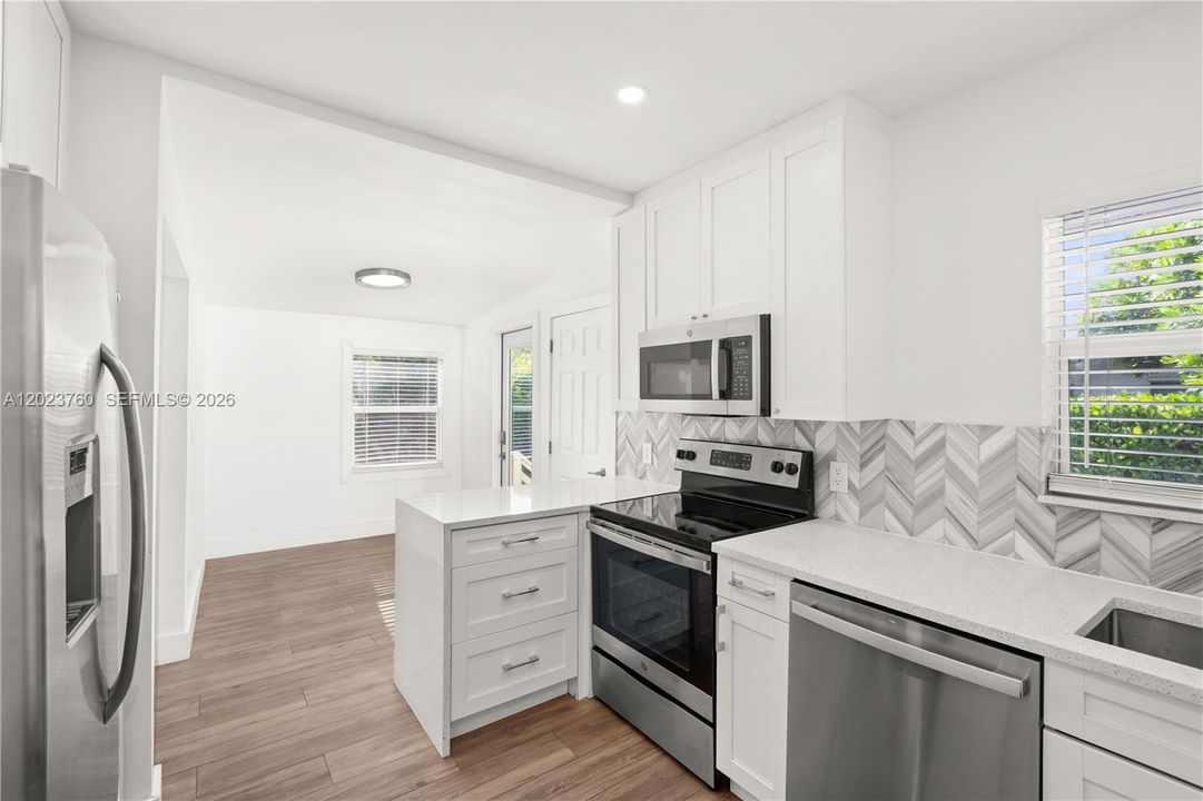 For Sale: $998,000 (2 beds, 1 baths, 1069 Square Feet)