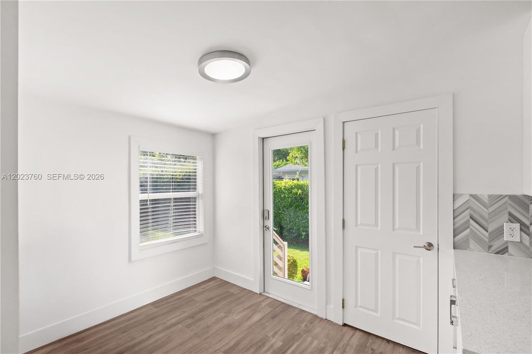 For Sale: $998,000 (2 beds, 1 baths, 1069 Square Feet)