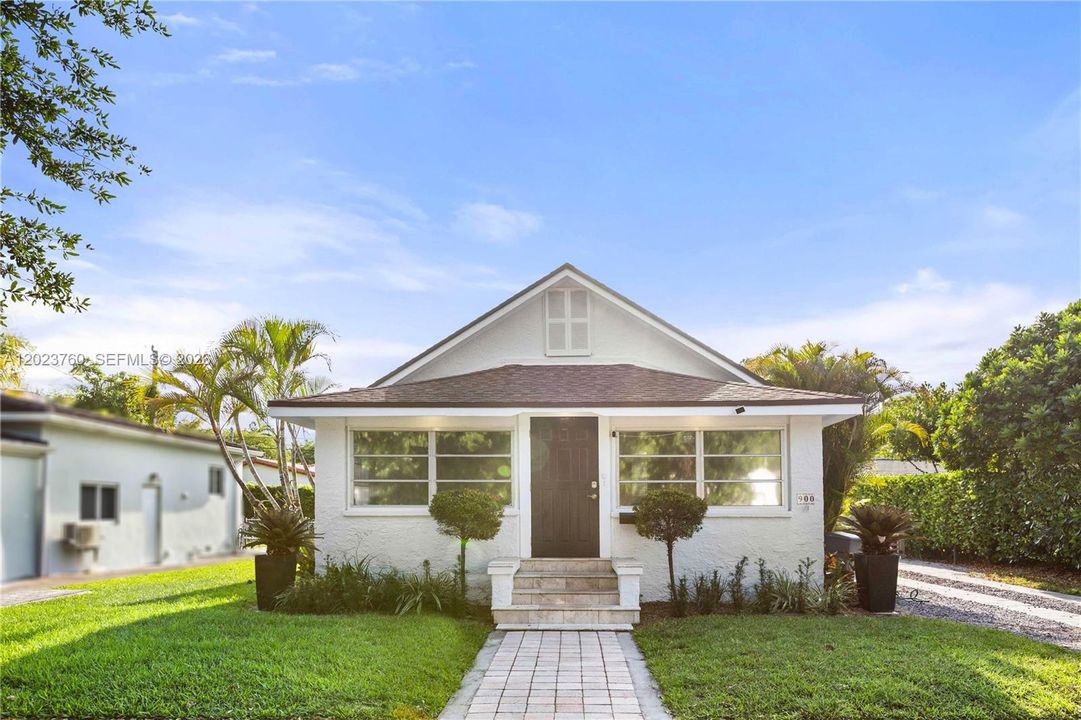 For Sale: $998,000 (2 beds, 1 baths, 1069 Square Feet)