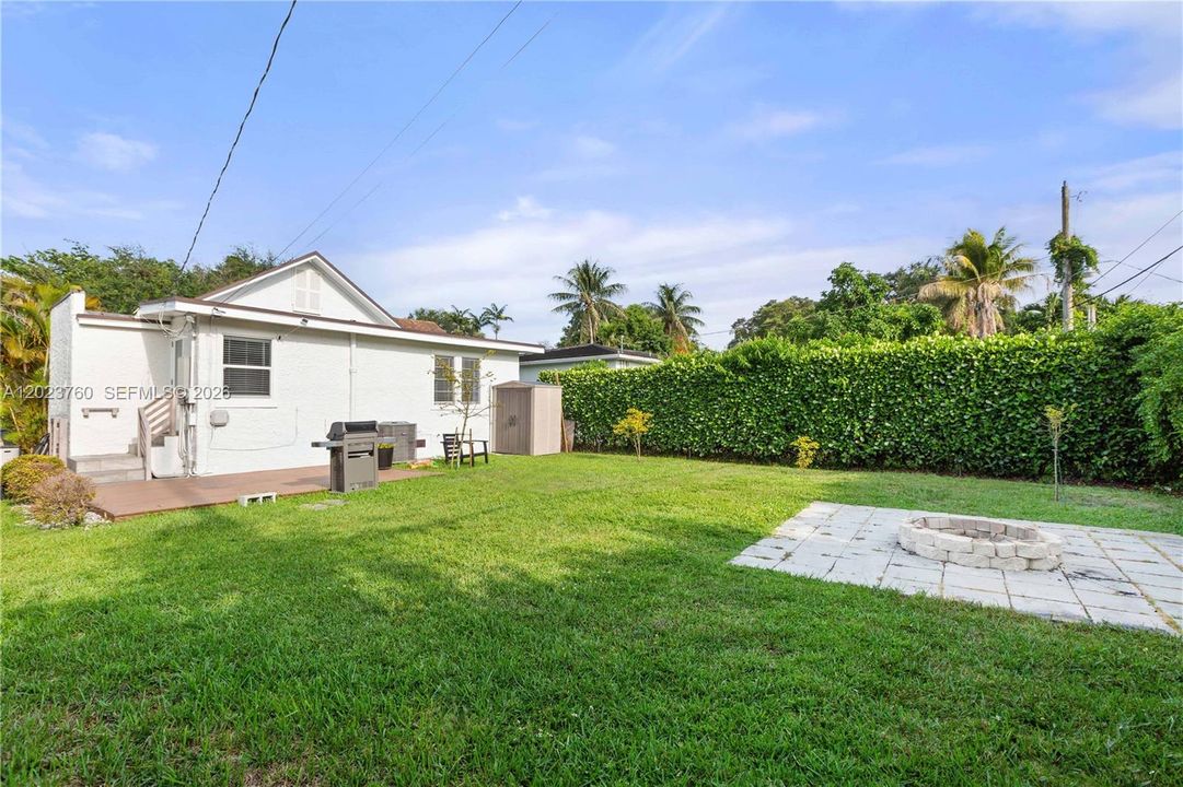 For Sale: $998,000 (2 beds, 1 baths, 1069 Square Feet)