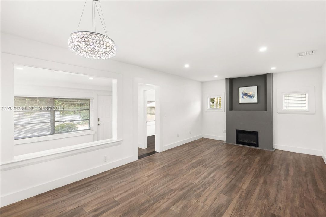 For Sale: $998,000 (2 beds, 1 baths, 1069 Square Feet)