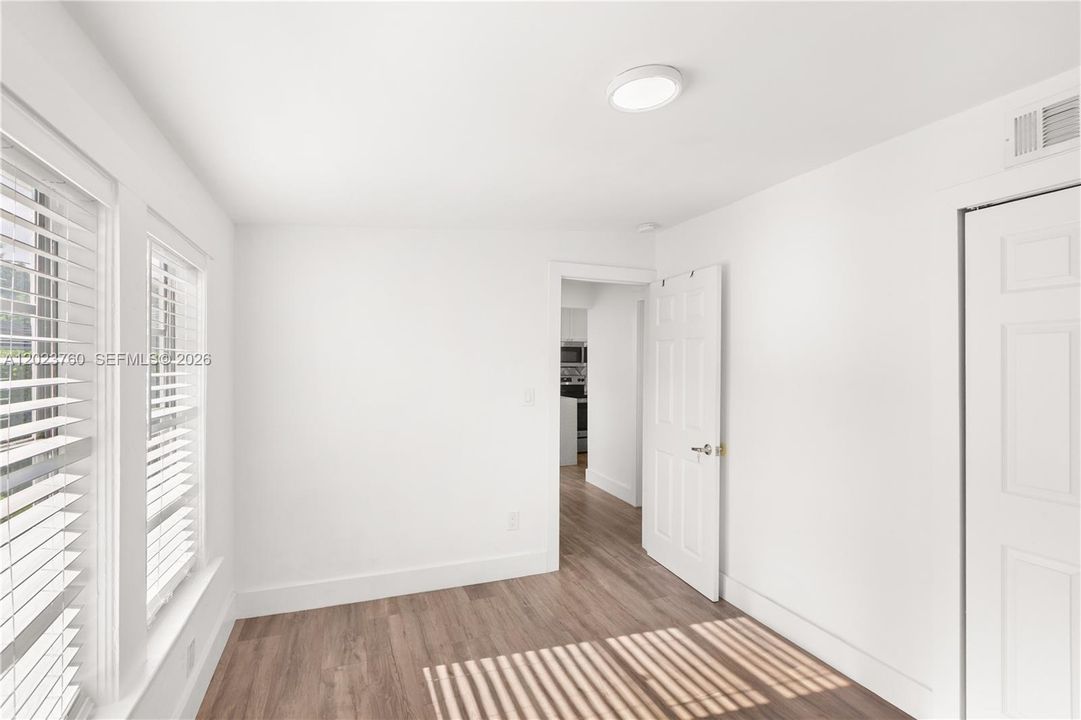 For Sale: $998,000 (2 beds, 1 baths, 1069 Square Feet)