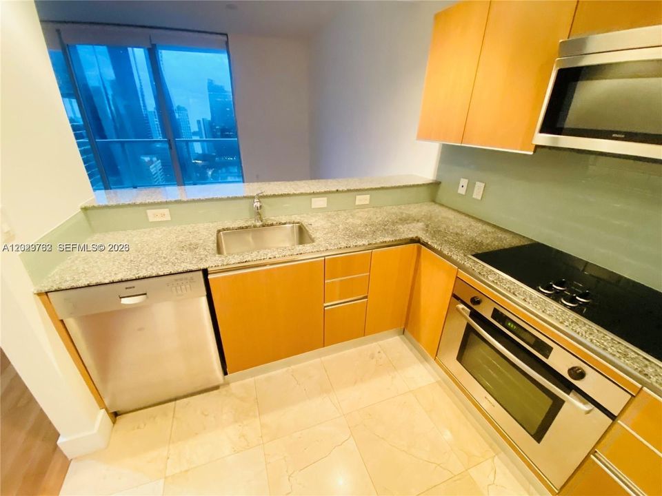 For Sale: $395,000 (0 beds, 1 baths, 551 Square Feet)