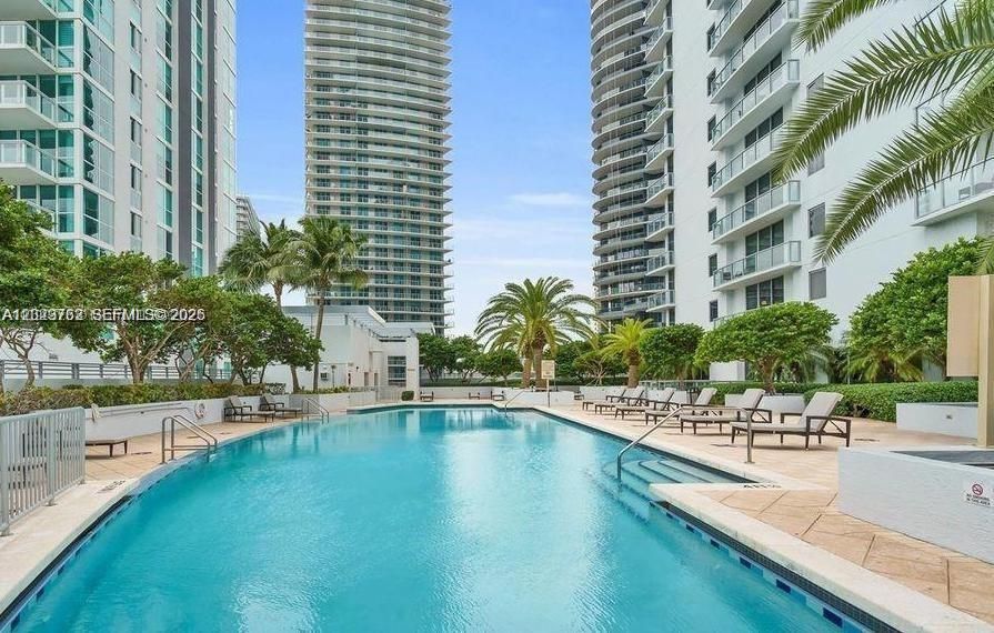 For Sale: $395,000 (0 beds, 1 baths, 551 Square Feet)