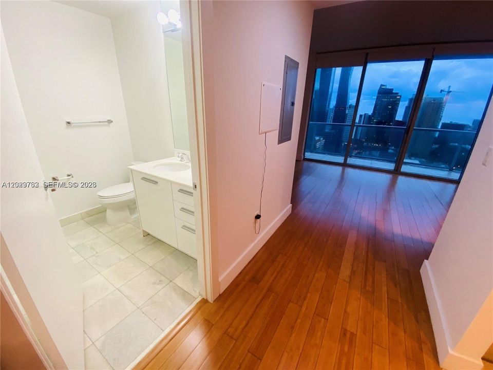 For Sale: $395,000 (0 beds, 1 baths, 551 Square Feet)