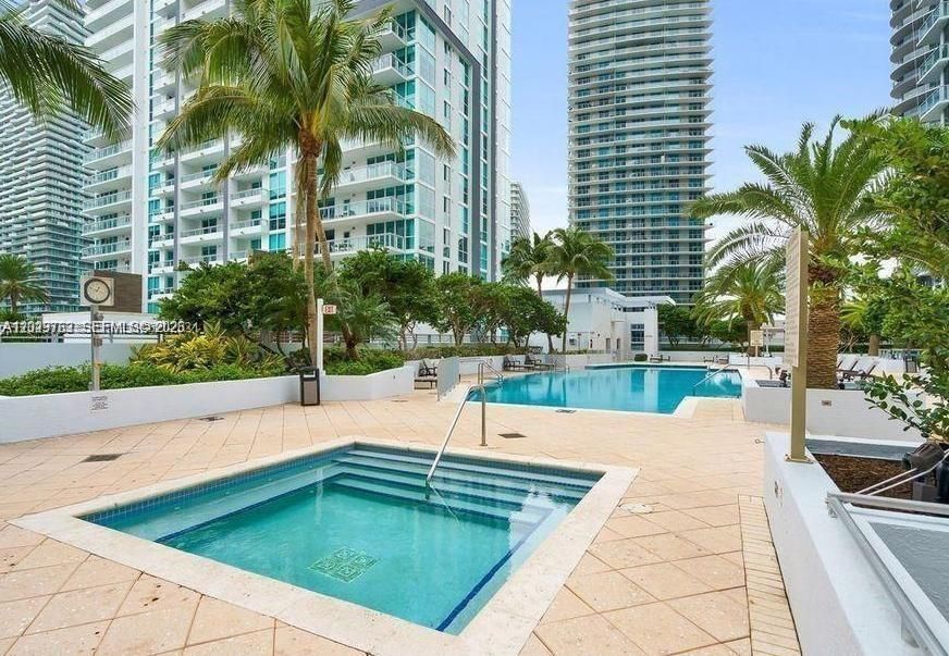 For Sale: $395,000 (0 beds, 1 baths, 551 Square Feet)