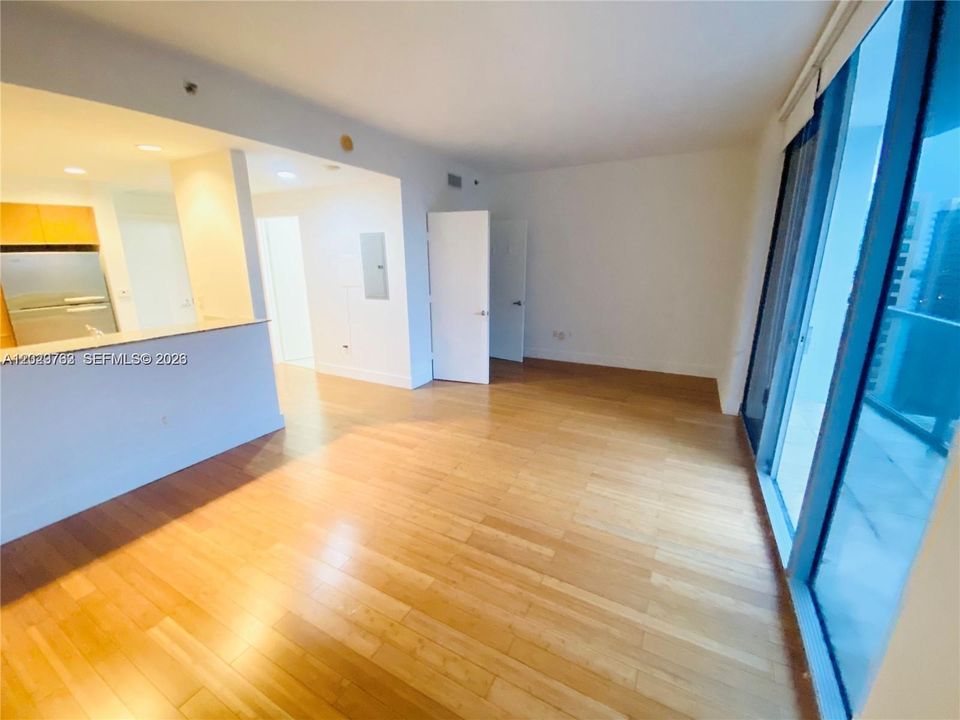 For Sale: $395,000 (0 beds, 1 baths, 551 Square Feet)