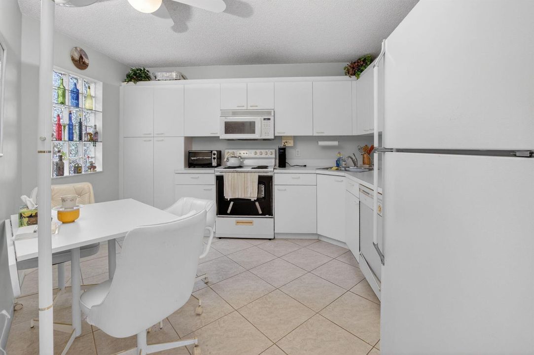 Eat-In Kitchen