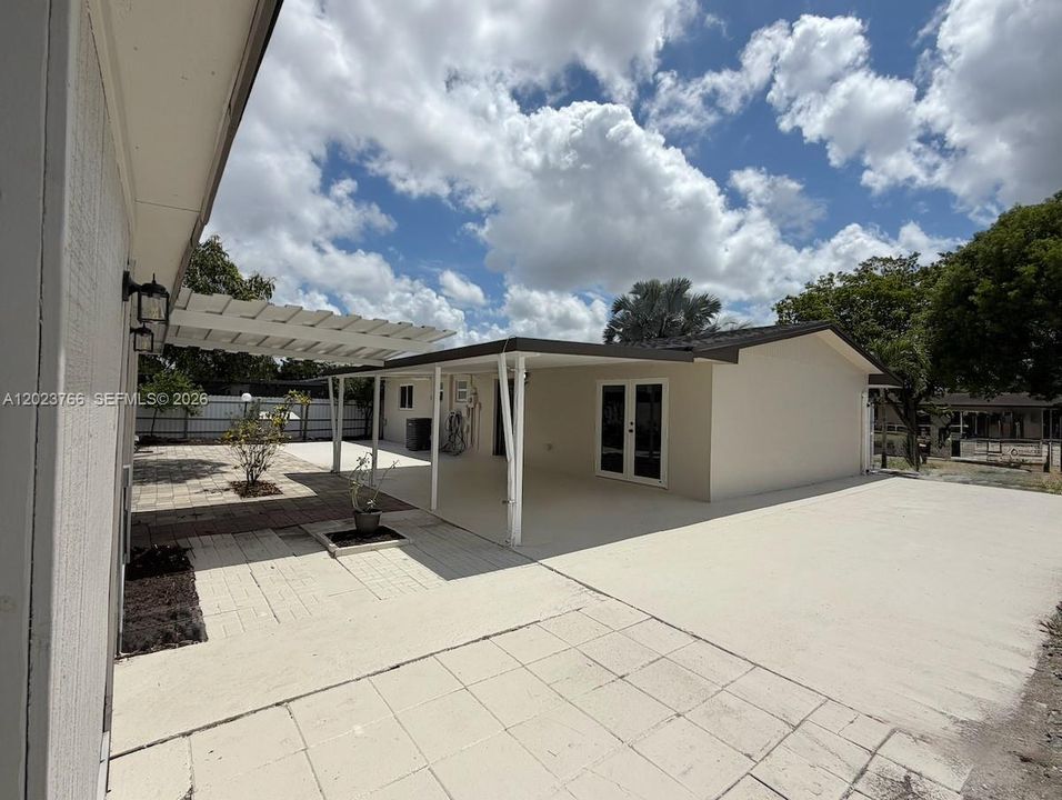Active With Contract: $3,500 (4 beds, 2 baths, 1152 Square Feet)