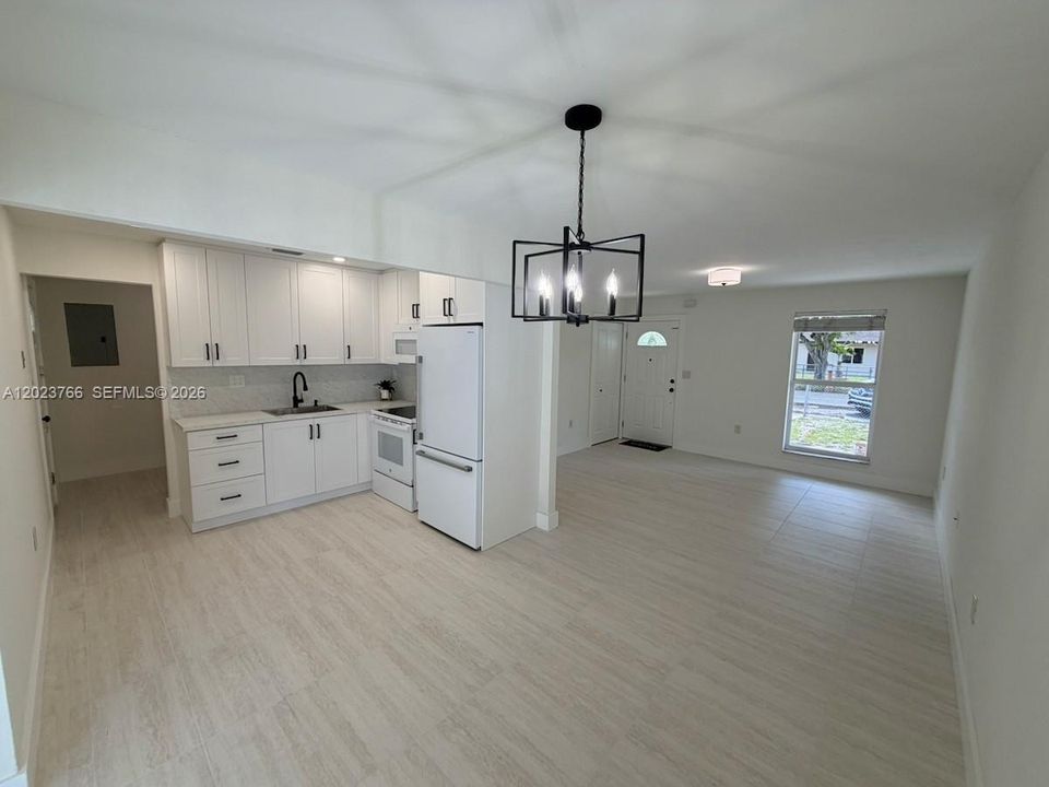 Active With Contract: $3,500 (4 beds, 2 baths, 1152 Square Feet)